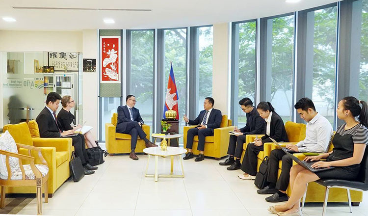 CDC and IMF discuss mechanism improvement for investment data management in Cambodia